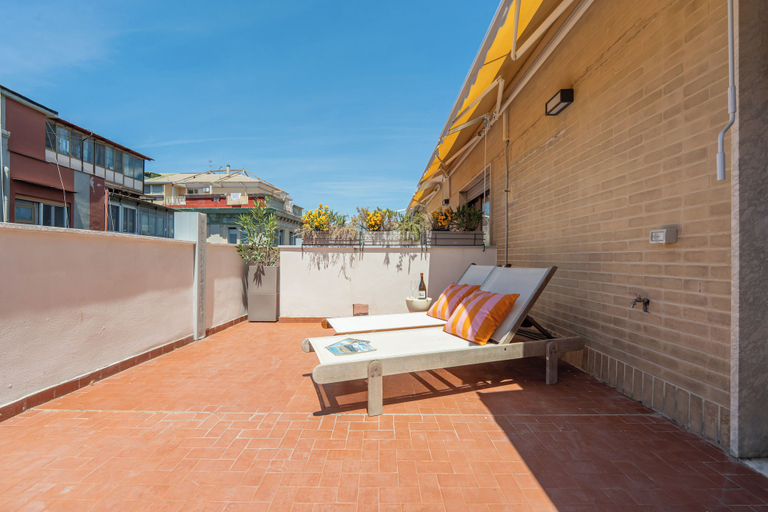 Terrace/patio 3, Molo Angioino Suites, Napoli