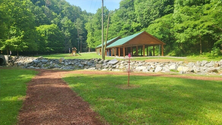 Property grounds 5, Celestial Haven 3 Bedroom Cabin, Sevier