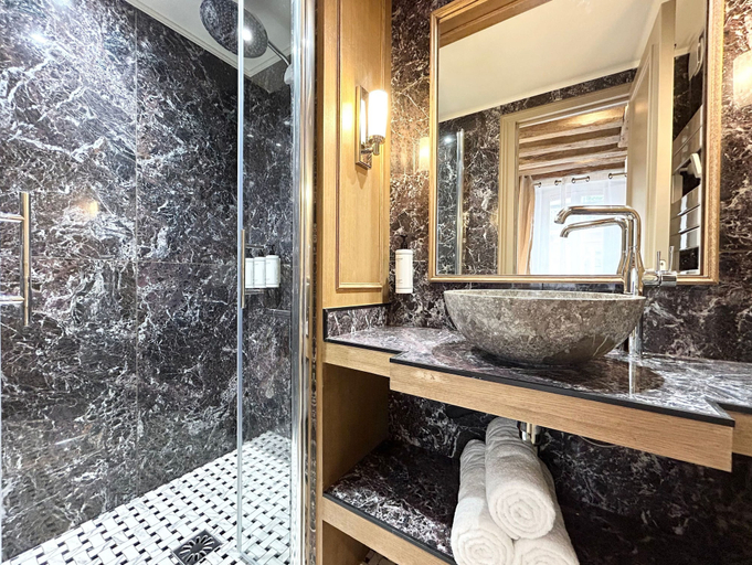 Bathroom 2, Merveil Luxury Suite - Eiffel Bourgogne, Paris