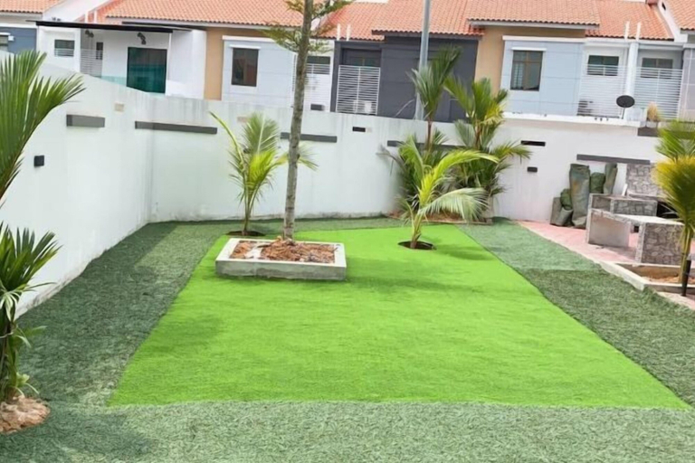 Property grounds 2, Stylish Blue Water Home w/ Pool, Johor Bahru