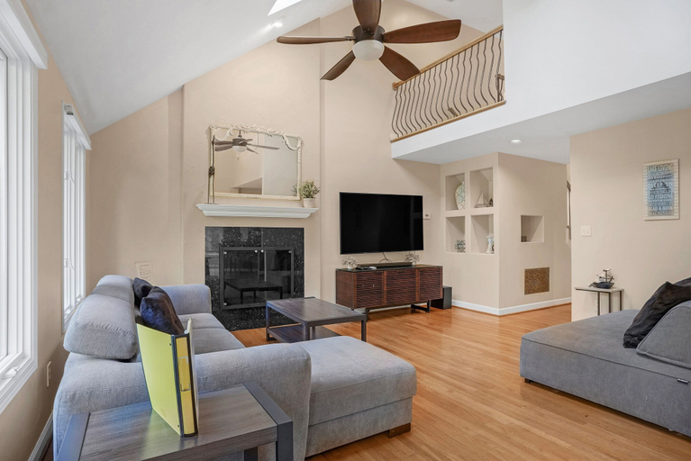 Living area 4, Luxurious Private Lakefront Paradise 5 Bedroom Home by RedAwning, Iredell