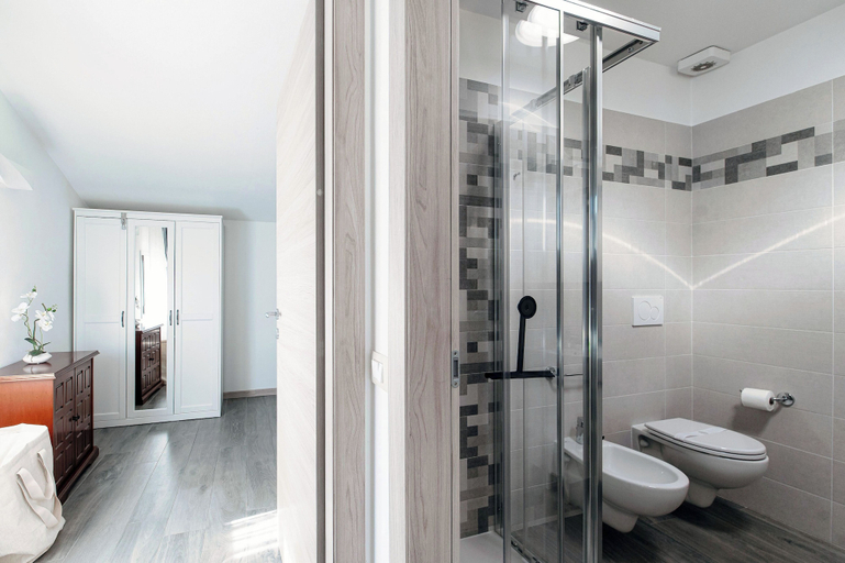 Bathroom 3, Boheme Loft, Como