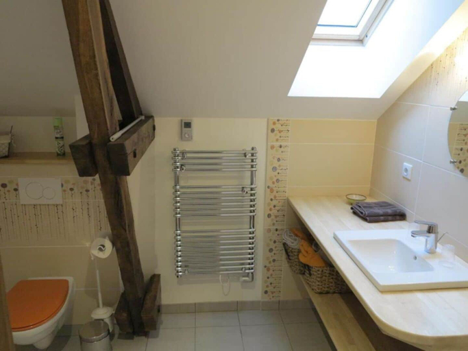 Bathroom 5, 50 Route du Gourdon, Dordogne