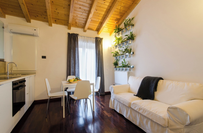 Others 5, Pietranera Apartments, Catania