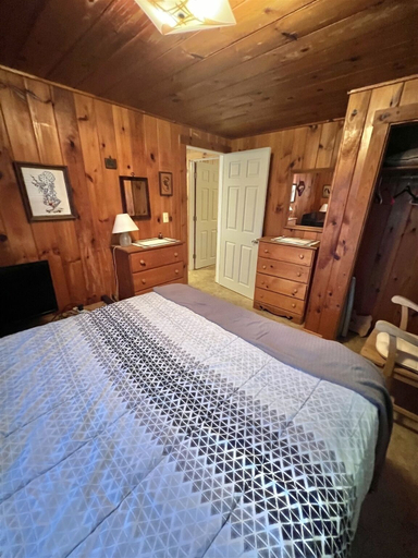 Room 3, Placyd Pines Limit 8 4 Bedroom Cottage by RedAwning, Cumberland