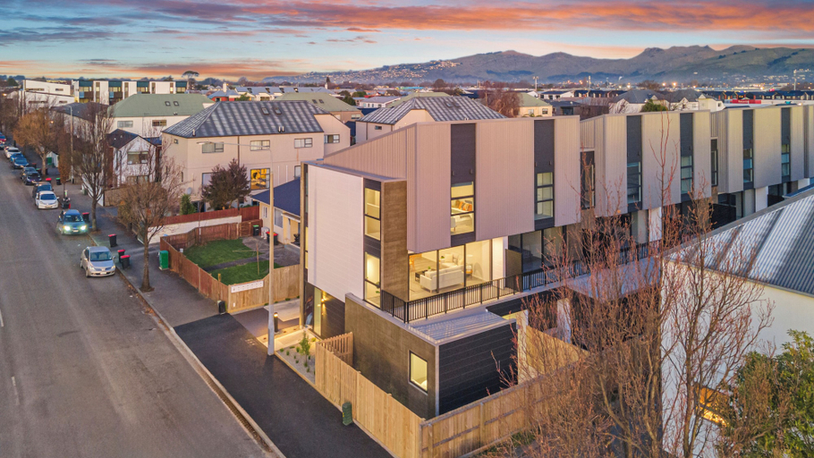 Exterior 4, Large 3 Bedroom Townhouse in CBD - Perfect for Groups, Christchurch