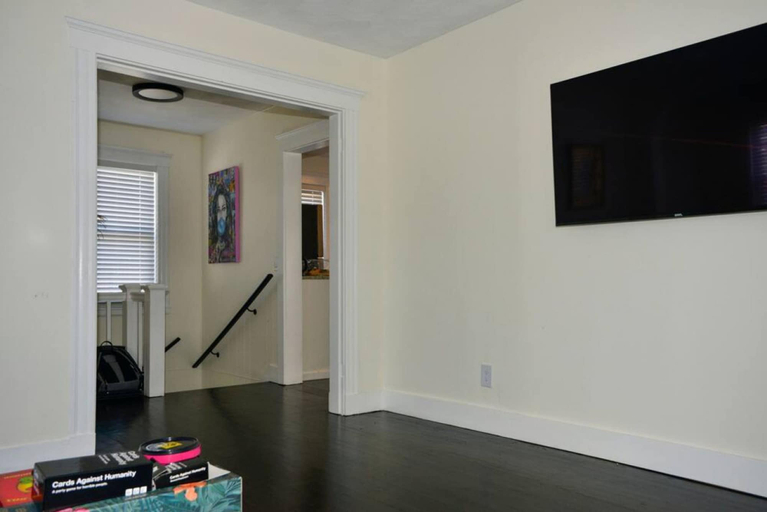 Room 5, Modern Three Bedroom Condo - Near Boston, Middlesex