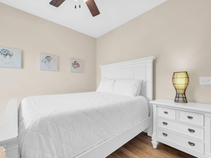 Room 1, 2 Palms A, Bay
