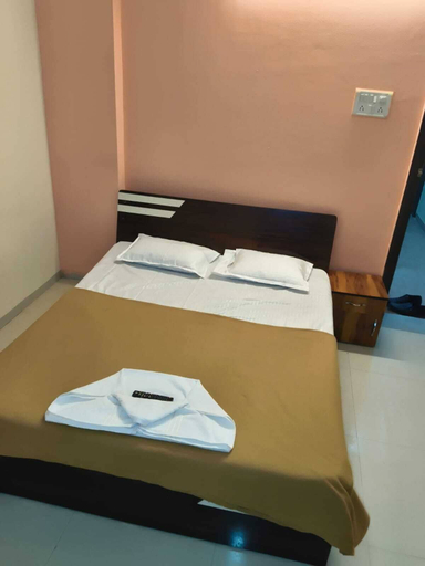 Room 5, Balaji Lodging, Pune