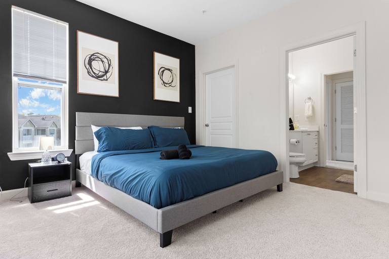 Room 1, Upscale King 2BR Suite Downtown Raleigh, Wake
