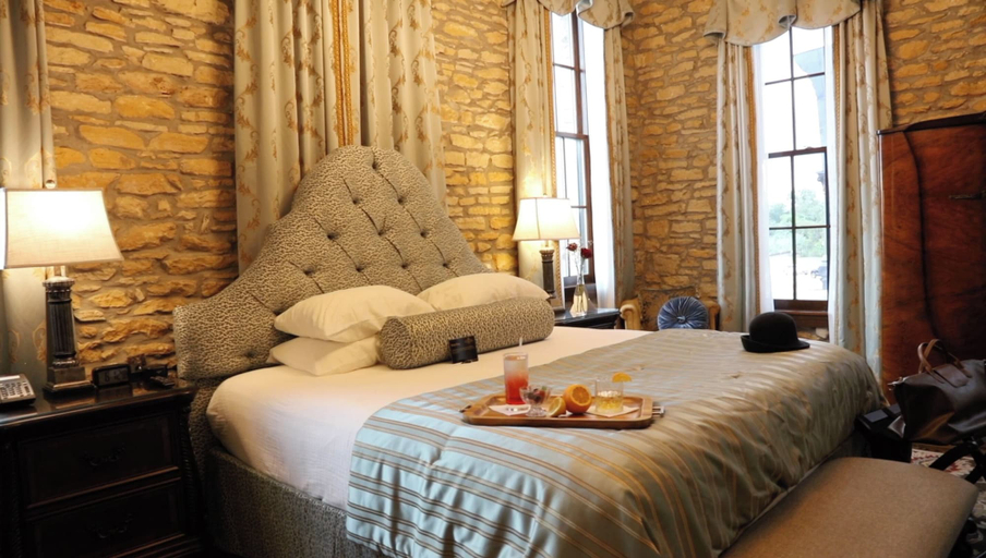 Room 3, P.A. Smith Hotel, Grimes