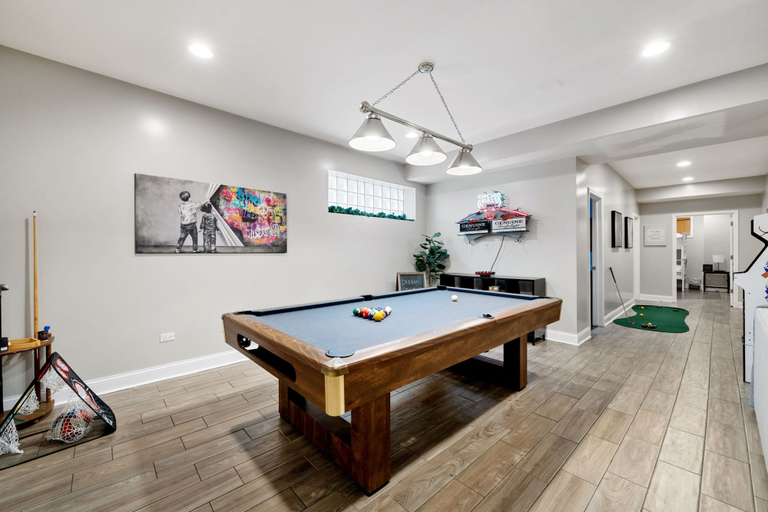 Room 5, Spacious Luxury Retreat 8 Bed Oasis With 6 Baths, Cook