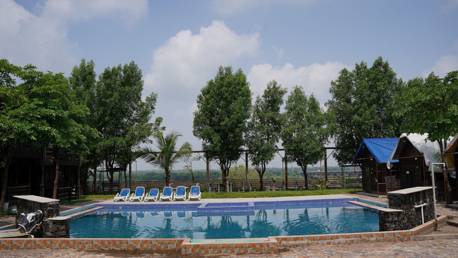 Pool 3, Mahi Resort, Anand