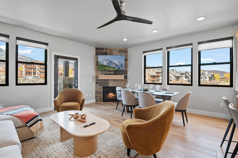 Living area 5, Mountain View Magic - Mayflower Lakeside, Wasatch