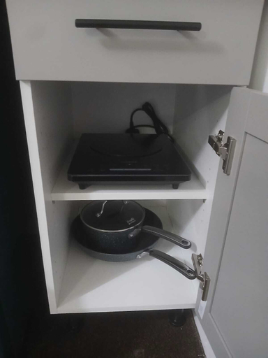 Private kitchen 2, Spacious First-Floor Super King or Twin Studio Apartment with Free Parking, Portsmouth