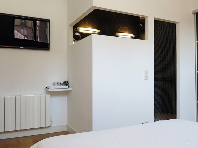 Bedroom 3, Petit Vinaigriers Republique Citycosy, Paris