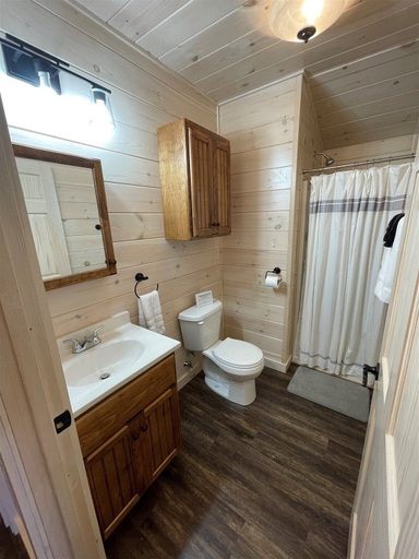 Bathroom, Robin Limit 3 1 Bedroom Cabin, Cumberland