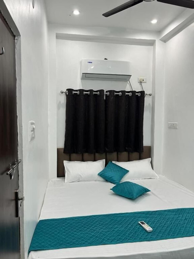 Room 1, Shree Gomukh Residency, Varanasi