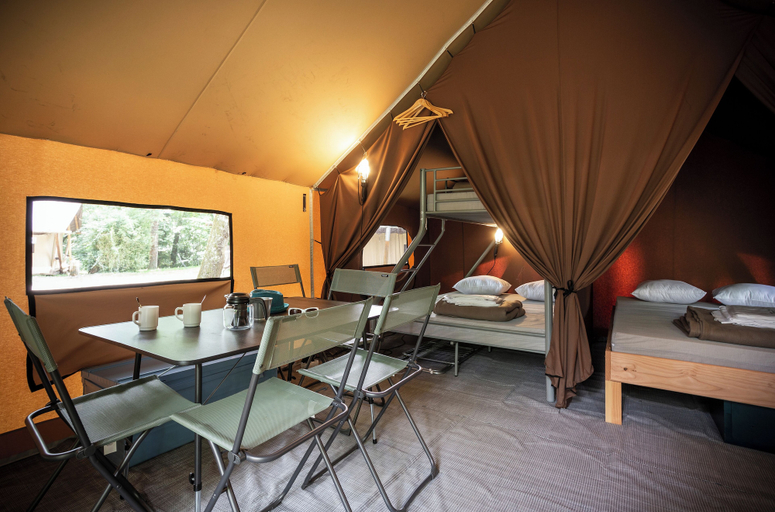 Living area 5, Huttopia Champagny en Vanoise, Savoie
