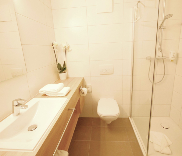 Bathroom 3, KELKO 1A Hotel, Ortenaukreis