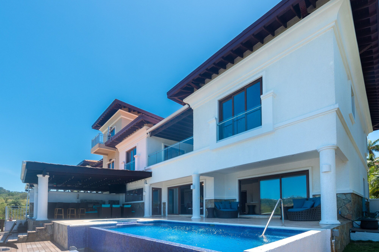 Pool 2, Pristine Bay 1005- Villa Loce 4 Bedroom Home, Roatán