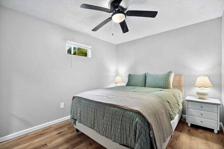 Room 3, Greens and Gators For 20ppl, Camden