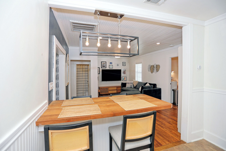 Private kitchen 4, 3403 Bannon, Chatham