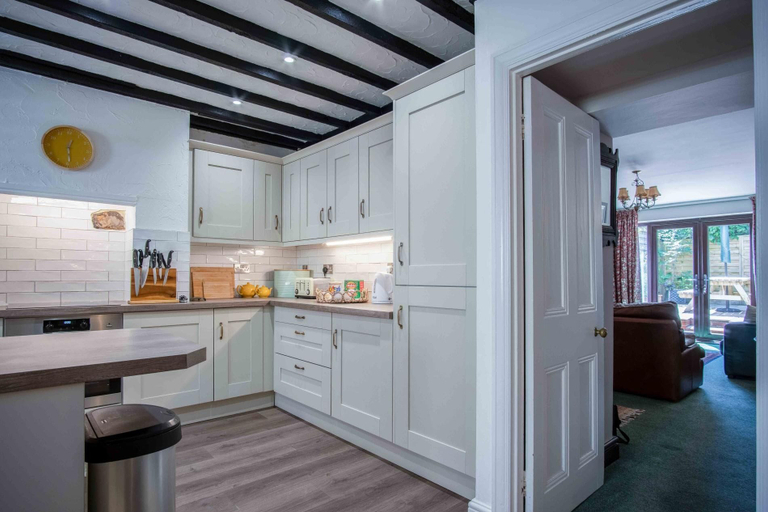 Private kitchen 3, Rose Cottage - 3 Bedroom - Murton Mumbles, Swansea