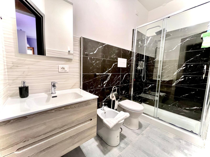 Bathroom 2, Comfy Holiday Rooms, Vibo Valentia