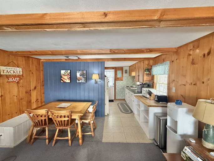 Dining 2, Sunset Shores Limit 4 2 Bedroom Cottage, Cumberland