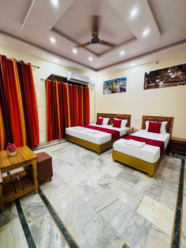 Bedroom 2, hotel chitrakoot, Varanasi