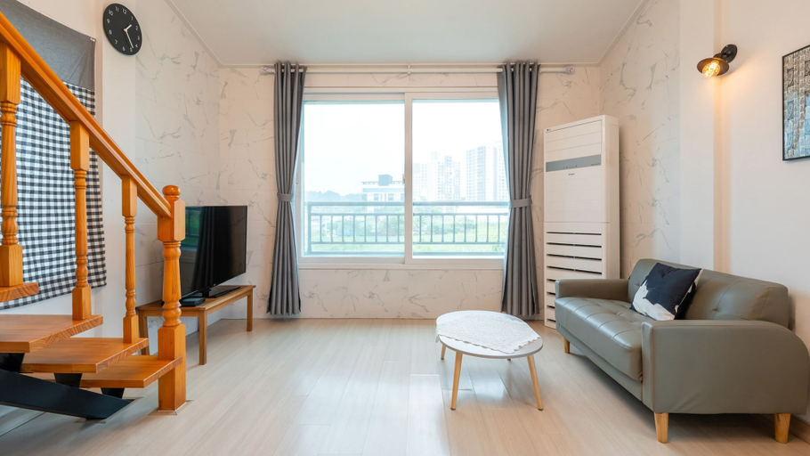 Room 5, Gangneung Comma Pension, Gangneung