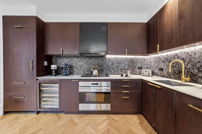 Room 4, Clinton by Rovetravel 3BR Duplex w Backyard, New York
