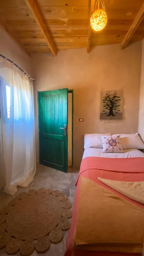 Room 4, Marcelia Eco-Village Front Lake View, Siwa