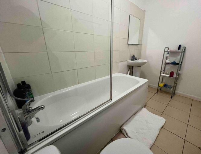 Bathroom 4, Private Rooms for 7 People With Bathroom, London