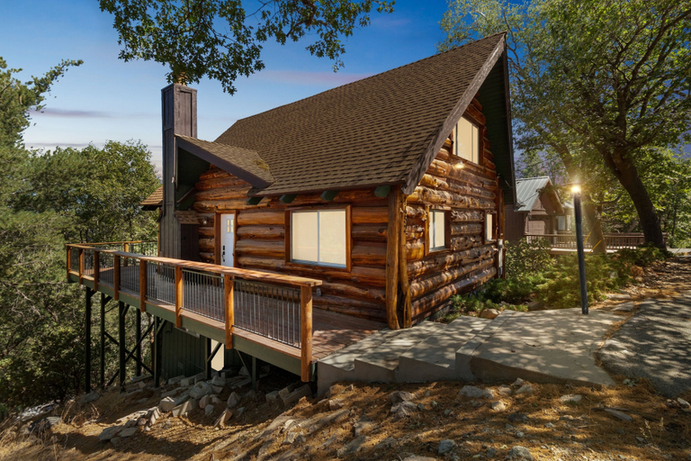 Exterior 5, Timeless Traditions Arrowhead 3 Bedroom Home by RedAwning, San Bernardino