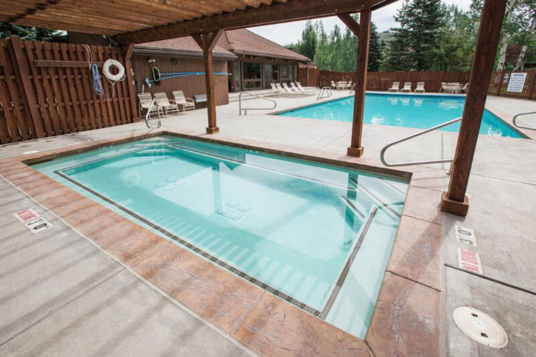 Sport & Beauty 4, Three Kings Condominiums, Summit