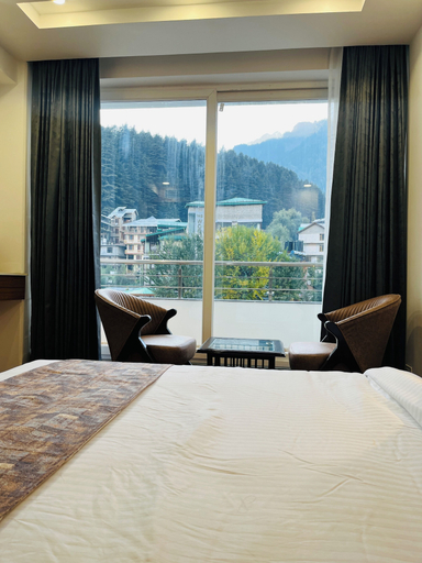 Room 5, Hotel Skyline, Manali - Walking to Mall Road, Centrally Heated, Kullu