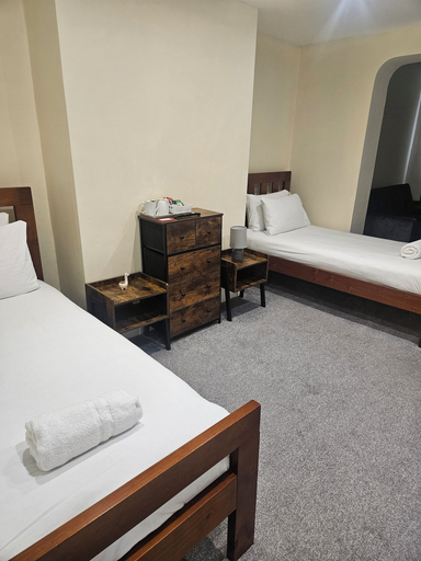 Room 2, Basement 2 Bed Appartment with EVCharger, Portsmouth
