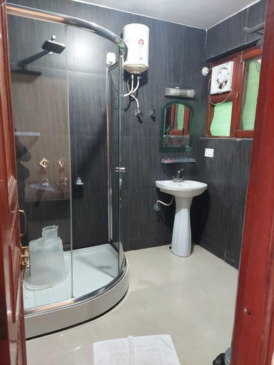 Bathroom 3, Deodar Villa, Kangra