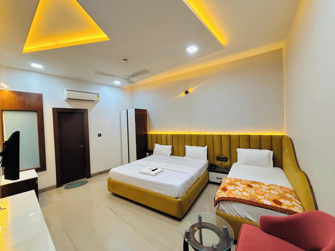 Room 2, Hotel sadhana palace, Mathura