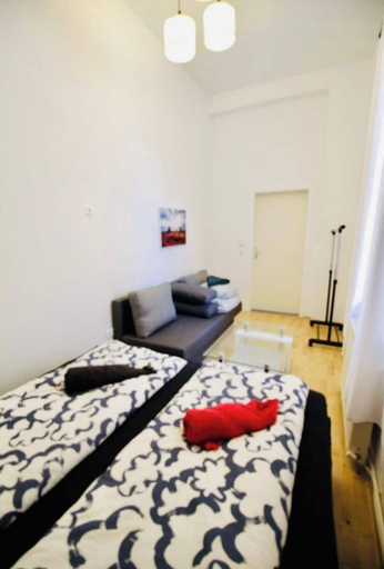 Room 3, Charming 3BR Apt Close to Augarten Park, Wien