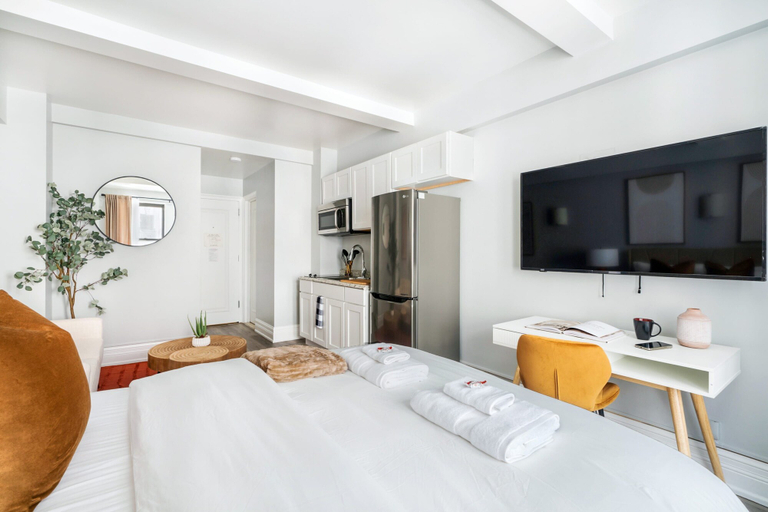Room 4, 73-1004 New Studio UWS Doorman Gym, New York