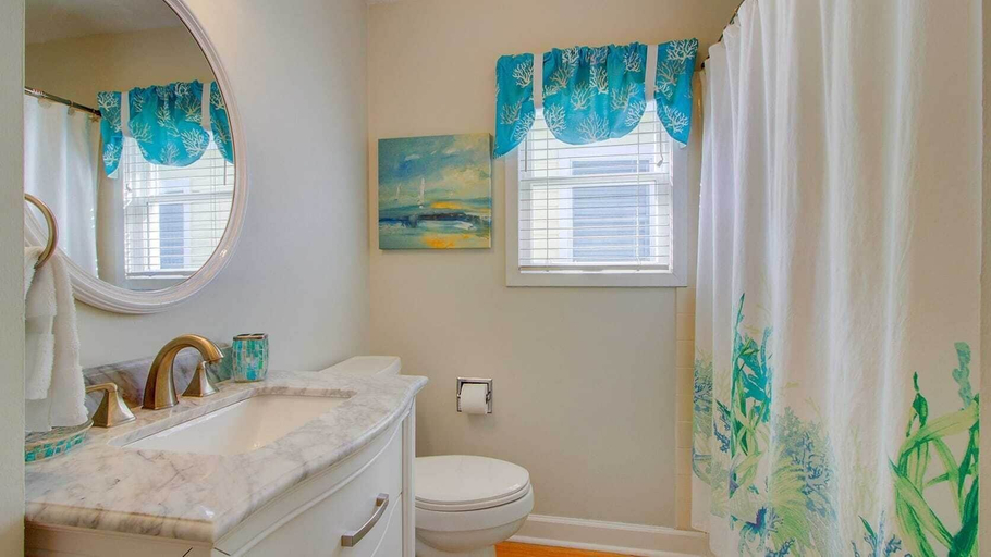Bathroom 3, 55 Pelican Bay by Avantstay Easy Beach Access + Shared Pool + Screened Porch + Ping Pong, Charleston