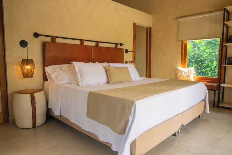 Room 5, Tierra Mistú, Ginebra