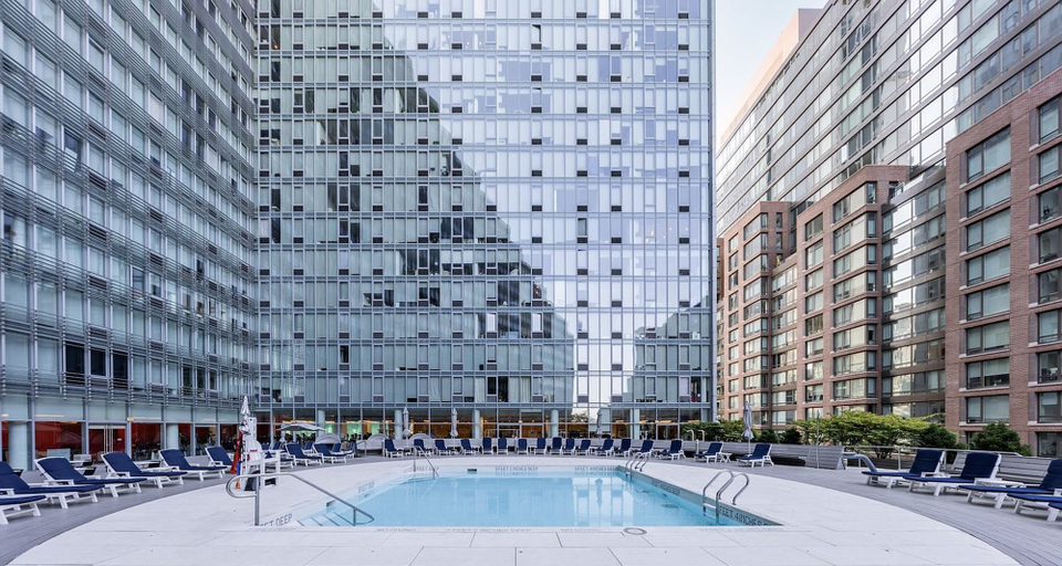 Room 3, Forte Select XXV by Rove Apt w Private Terrace, New York