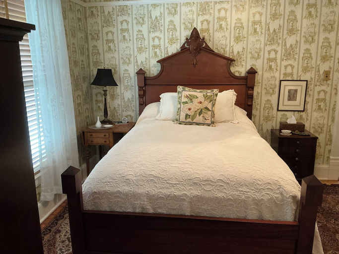Room 2, Magnolia House Bed & Breakfast, Pamlico