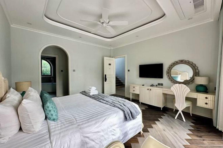Room 3, West Phu Quoc 4BR beachfront villa with private pool, Phú Quốc