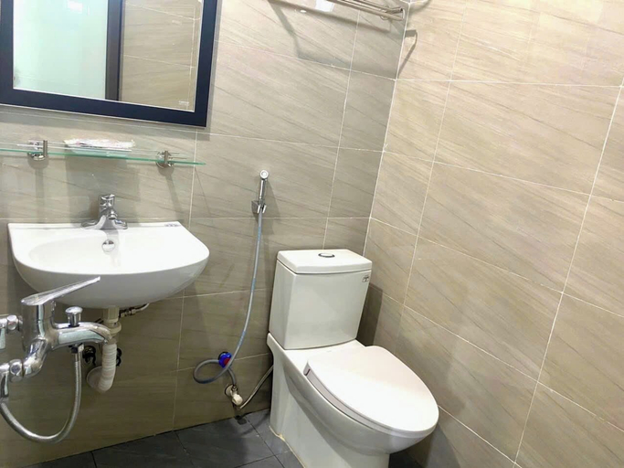 Bathroom 5, Family Transit Hotel Airport, Sóc Sơn