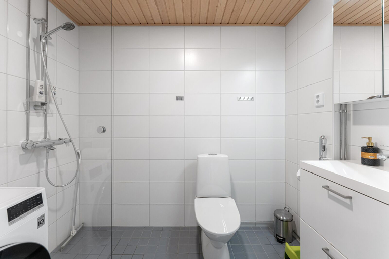 Bathroom 3, Wallesmanni - Nokia Arena by Come in, Pirkanmaa